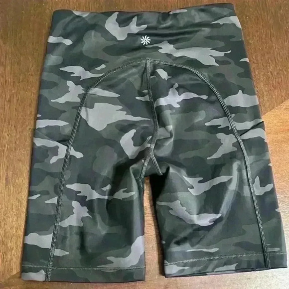 Athleta Ultimate Stash Pocket Camo 7" Short - Picture 4 of 7